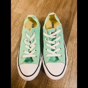 Converse Chuck Taylor Size 6